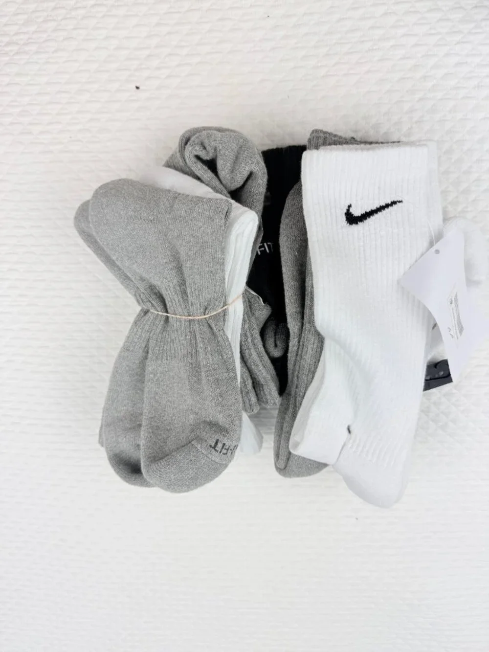 Nike 6 Pairs Everyday Cotton Cushioned Crew Socks  Mens M 6-8 (Yth 5Y-7Y)